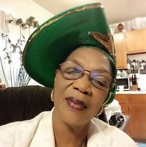 Meet your Posher, Lena